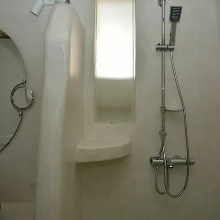 Zatrikion Santorini Pýrgos