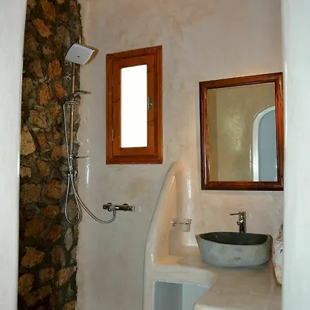 Zatrikion Santorini * Pýrgos